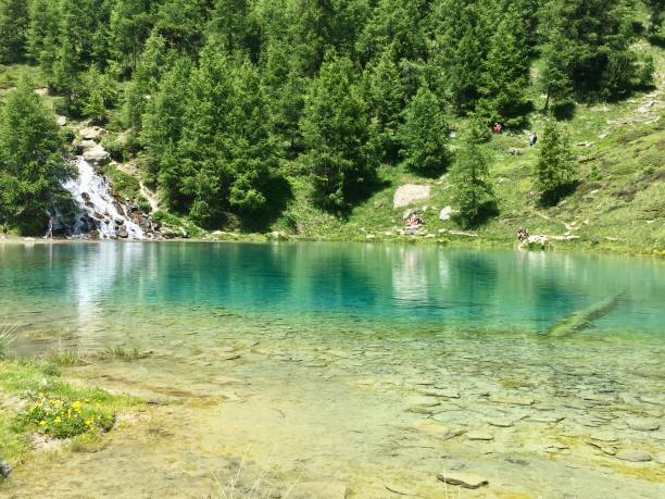 istock Suisse - Valais - Arolla - lac bleu 1394404604