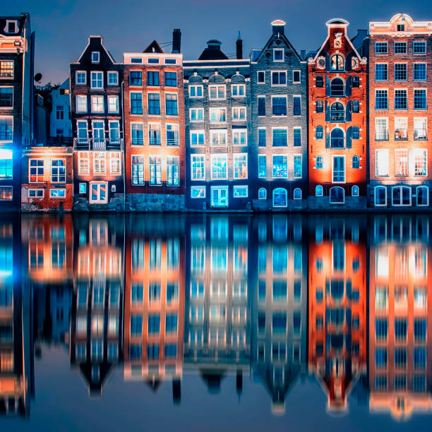 architecture in amsterdam - amsterdam holland city night imagens e fotografias de stock