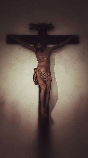 The figure of Christ Crucified in Cristo de la Clemencia as sculpted by Juan Martinez Montanes in 1603 and is done in wood, gessoed, polychromed and gilded