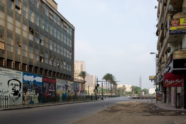 카이로의 타흐리르 광장 주변 거리의 도시 풍경 - egypt revolution protest egyptian culture 뉴스 사진 이미지