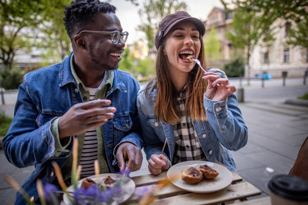 istock Couple on date at outside coffee shop 1394485034