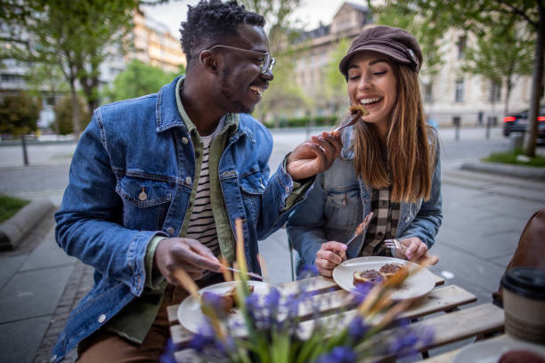 istock Couple on date at outside coffee shop 1394485052