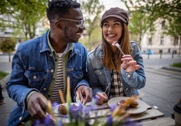 istock Couple on date at outside coffee shop 1394485086