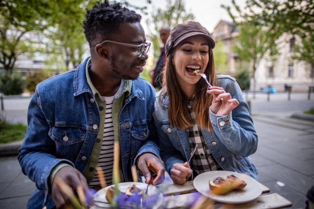 istock Couple on date at outside coffee shop 1394485093