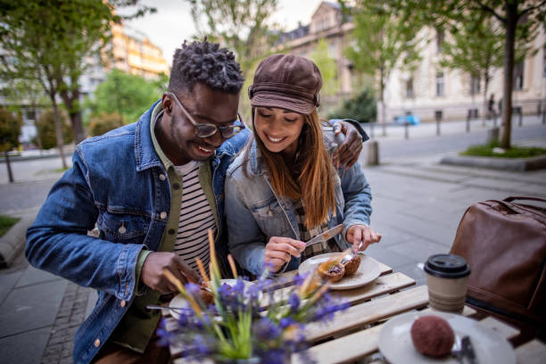 istock Couple on date at outside coffee shop 1394485100
