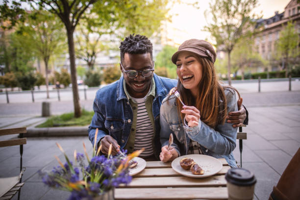 istock Couple on date at outside coffee shop 1394485128