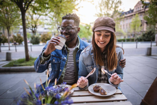 istock Couple on date at outside coffee shop 1394485140