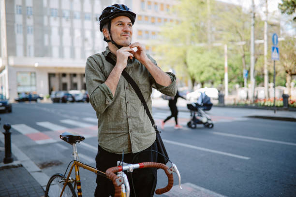 mid aged man getting ready for commuting - candid people casual bicycle imagens e fotografias de stock