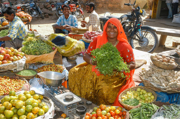 인도의 과일 및 야채 포장 마차 - india indian culture women market 뉴스 사진 이미지