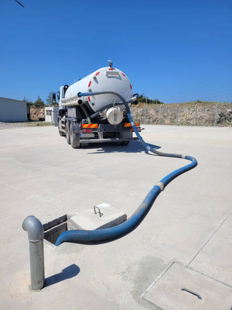 浄化槽排水 - sewage truck ストックフォトと画像