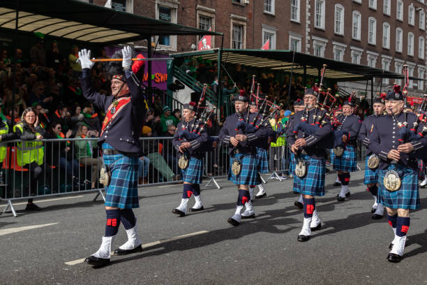 urlaub in dublin - saint patrick's day parade 17. märz 2022, dublin , irland - irish culture republic of ireland st patricks day dancing stock-fotos und bilder