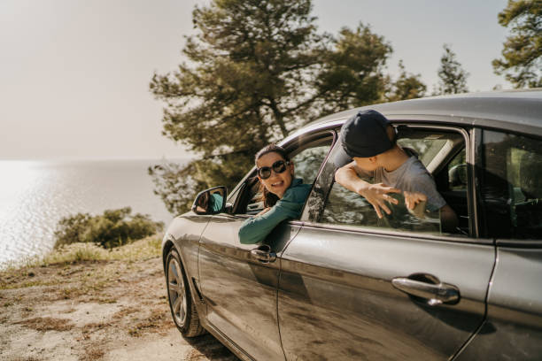 istock Family arriving at seaside 1394563121