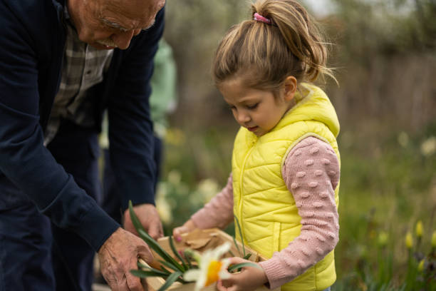 istock Granddaughter loves to help 1394615037