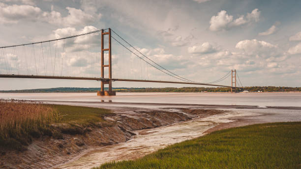 the humber-brücke - humber bridge bridge humber river yorkshire stock-fotos und bilder