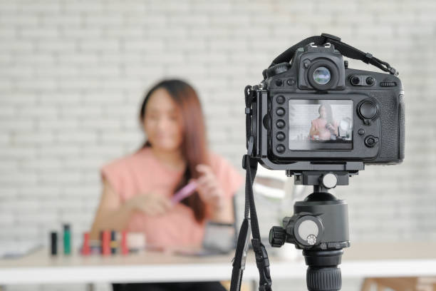 istock Beauty blogger live streaming 1394724641