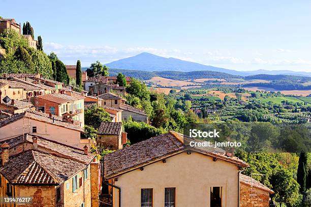 Vista Desde Montepulciano Toscana Italia Foto de stock y más banco de imágenes de Montepulciano - Montepulciano, Aire libre, Aldea