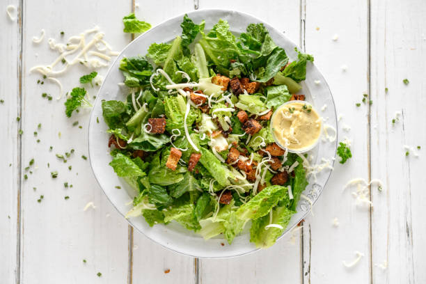 ensalada césar - ensalada fotografías e imágenes de stock