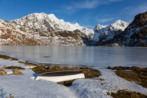 lofoten islands의 uttakleiv의 바다 풍경. 노르웨이. - vestvagoy 뉴스 사진 이미지