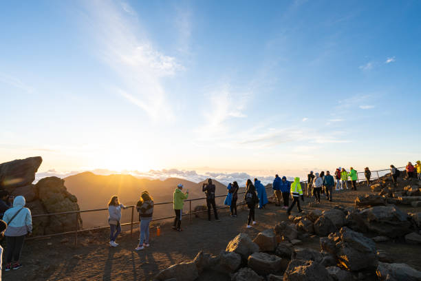 people watching sunrise from on top of haleakala - haleakala national park imagens e fotografias de stock