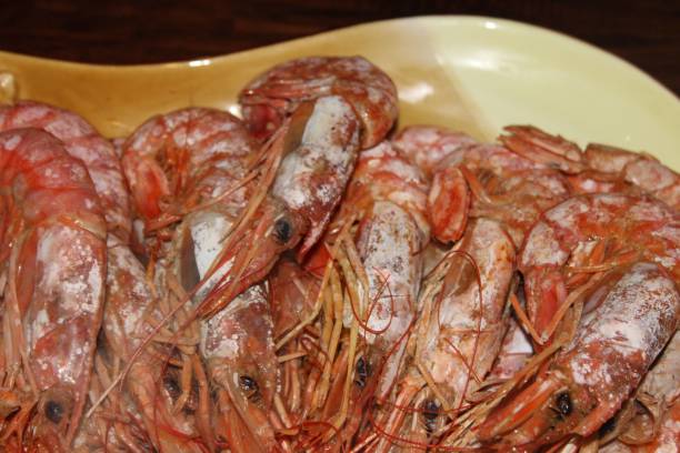 istock Large Shrimp Layed Out On A Platter 1394827242