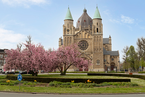 Former Roman Catholic parish church, named after the Maastricht saint Lambertus and now serves as a home, laboratory space and cultural space.