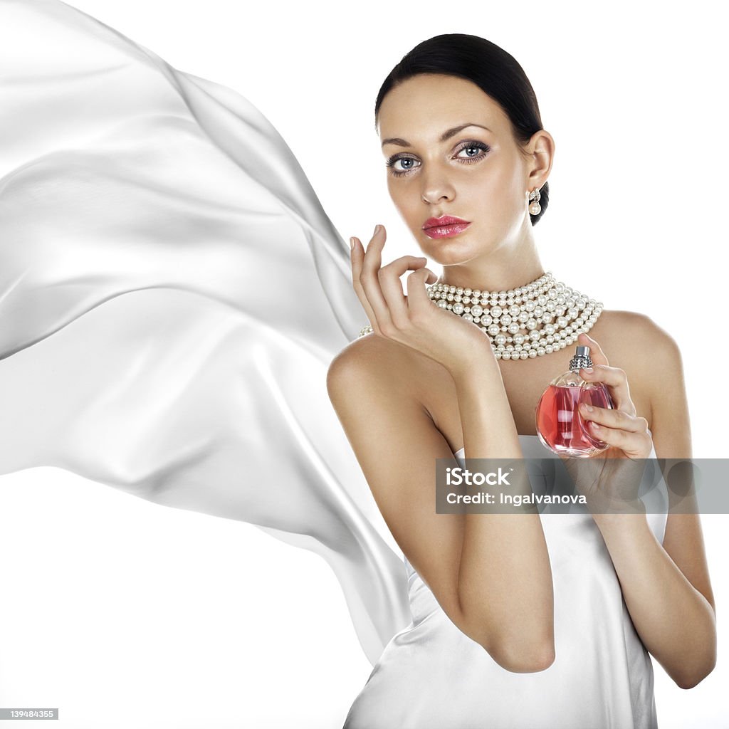 Mulher bonita com perfume - Foto de stock de Mulheres royalty-free