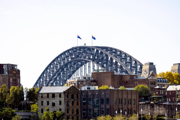 sydney stadt und harbour bridge, hintergrund mit kopie sapce - sydney harbor bridge stock-fotos und bilder