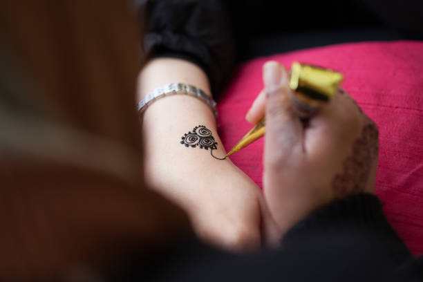 istock Henna Painting 1394850690