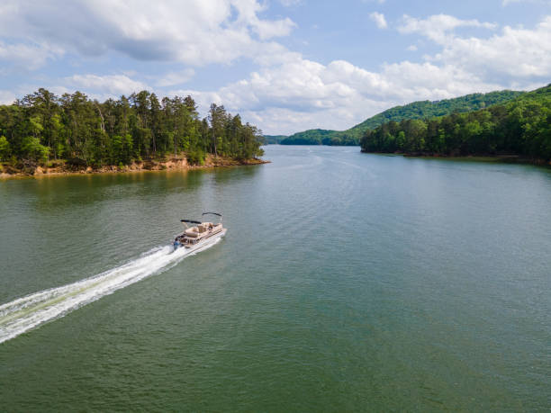 istock Pontoon Boat at Full Throttle On Lake 1394852390