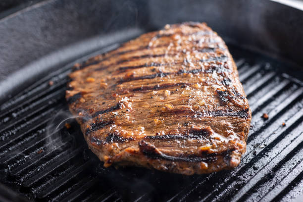 구운 안창살 스테이크 - steak close up grilled skirt steak 뉴스 사진 이미지