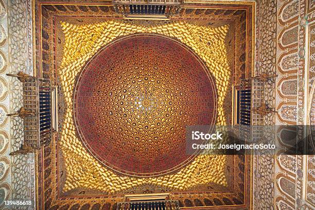 Cofre Do Reales Alcazares De Sevilha - Fotografias de stock e mais imagens de Alívio - Alívio, Andaluzia, Arcaico