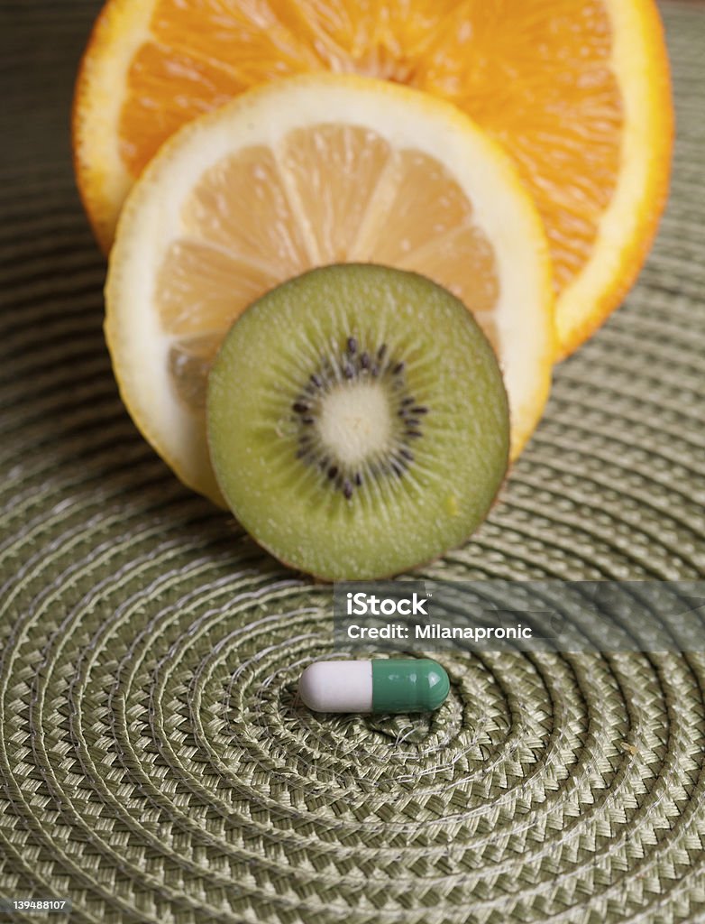 Vitamin C Tablette - Lizenzfrei Kiwifrucht Stock-Foto