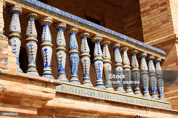 Foto de Detalhe De Palacio Espanhol Na Plaza De Espana Sevilha e mais fotos de stock de Andaluzia