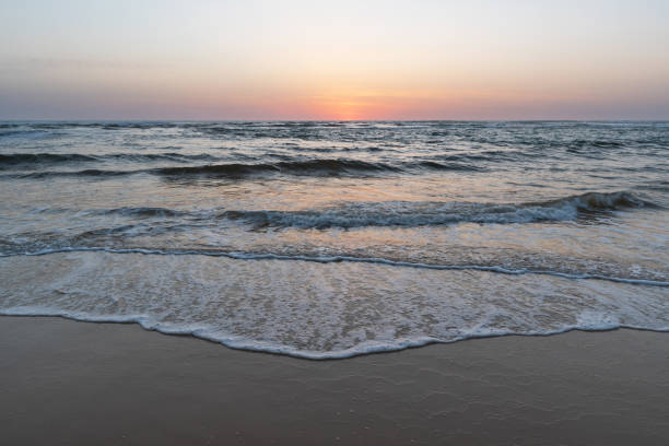 zachód słońca na plaży mimizan. landes - mimizan zdjęcia i obrazy z banku zdjęć