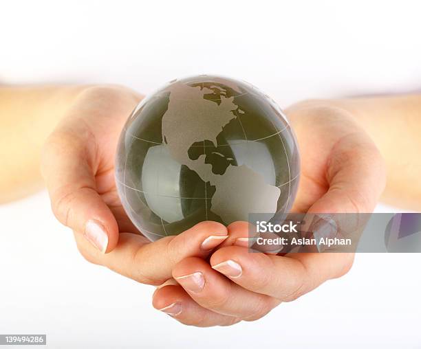 Foto de Green Globe Em Mãos e mais fotos de stock de Aprender - Aprender, Comunicação Global, Conceito