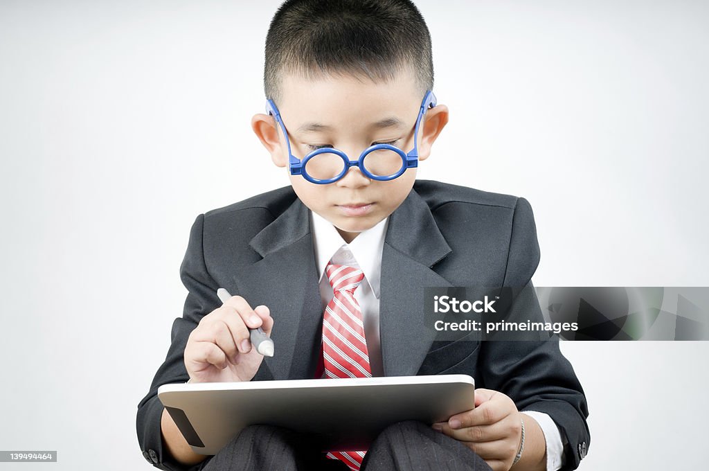 Menino de negócios com tablet eletrônico - Royalty-free Caneta Foto de stock