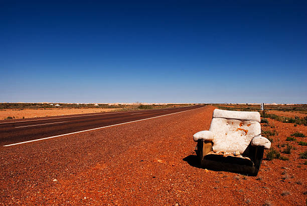 australian highway - stuart highway armchair outback australia - fotografias e filmes do acervo