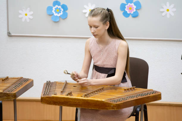 the girl plays the ethnic instrument dulcimer - santur kanun stok fotoğraflar ve resimler