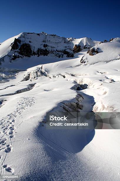 Fisura De Glaciar Foto de stock y más banco de imágenes de Aire libre - Aire libre, Blanco - Color, Cáucaso