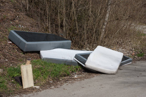 istock Trash on the side of the road. 1395031022