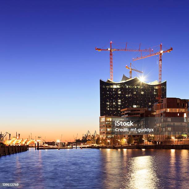 Hamburg Hafencity Und Elbe Philharmonie In Einem Square Stockfoto und mehr Bilder von Abenddämmerung