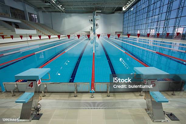 Photo libre de droit de Piscine Olympique banque d'images et plus d'images libres de droit de Piscine - Piscine, Événement multisports international, Prise de vue en intérieur