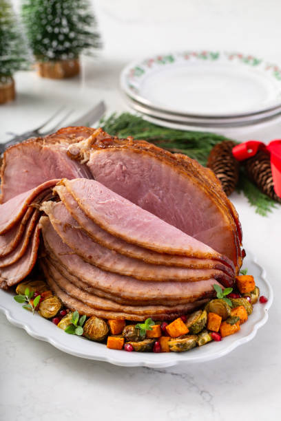 istock Christmas spiral ham with vegetables on the side 1395153500