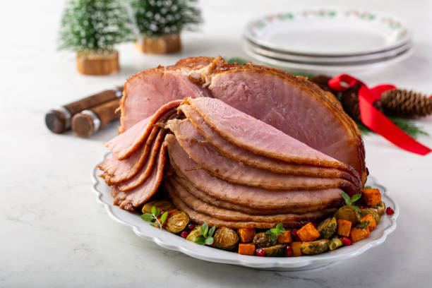 istock Christmas spiral ham with vegetables on the side 1395153501