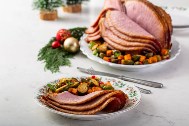 istock Christmas spiral ham with vegetables on the side 1395153510