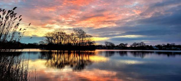 istock Sunrise at Massapequa lake 1395170325