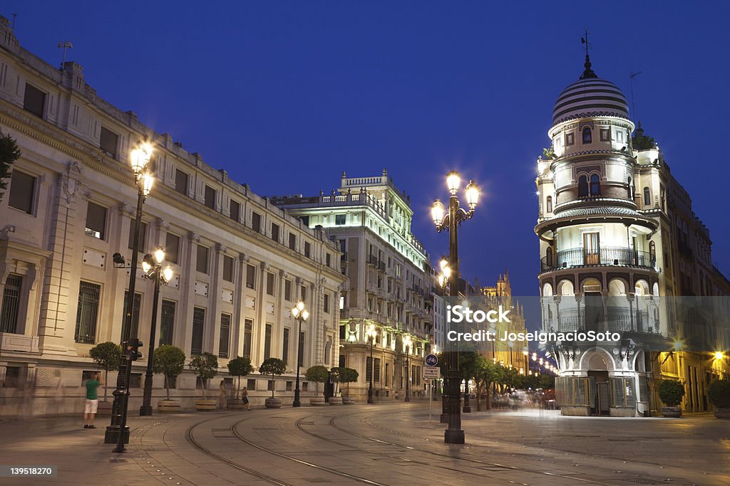 Sevilla en el centro de noche - Foto de stock de Aire libre libre de derechos