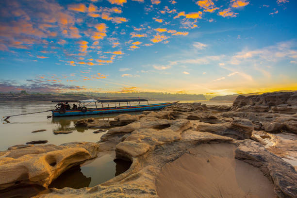 istock Ubon Ratchathani,Sunrise landscape photo with boat, mountain,Sam Phan Bok, Ubon Ratchathani, Thailand 1395185672