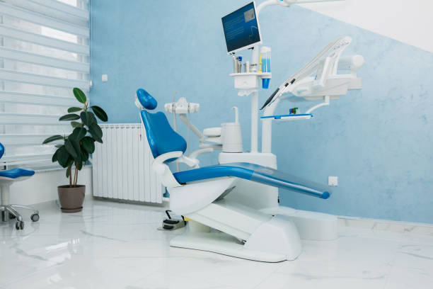 studio dentistico, vuoto di persone - dentist dental drill dental equipment dental hygiene foto e immagini stock