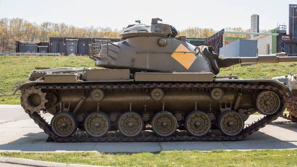 istock Side view of a battle tank 1395233940